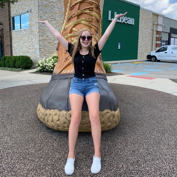 Meet your Posher, Maddie - Picture 1 of 1